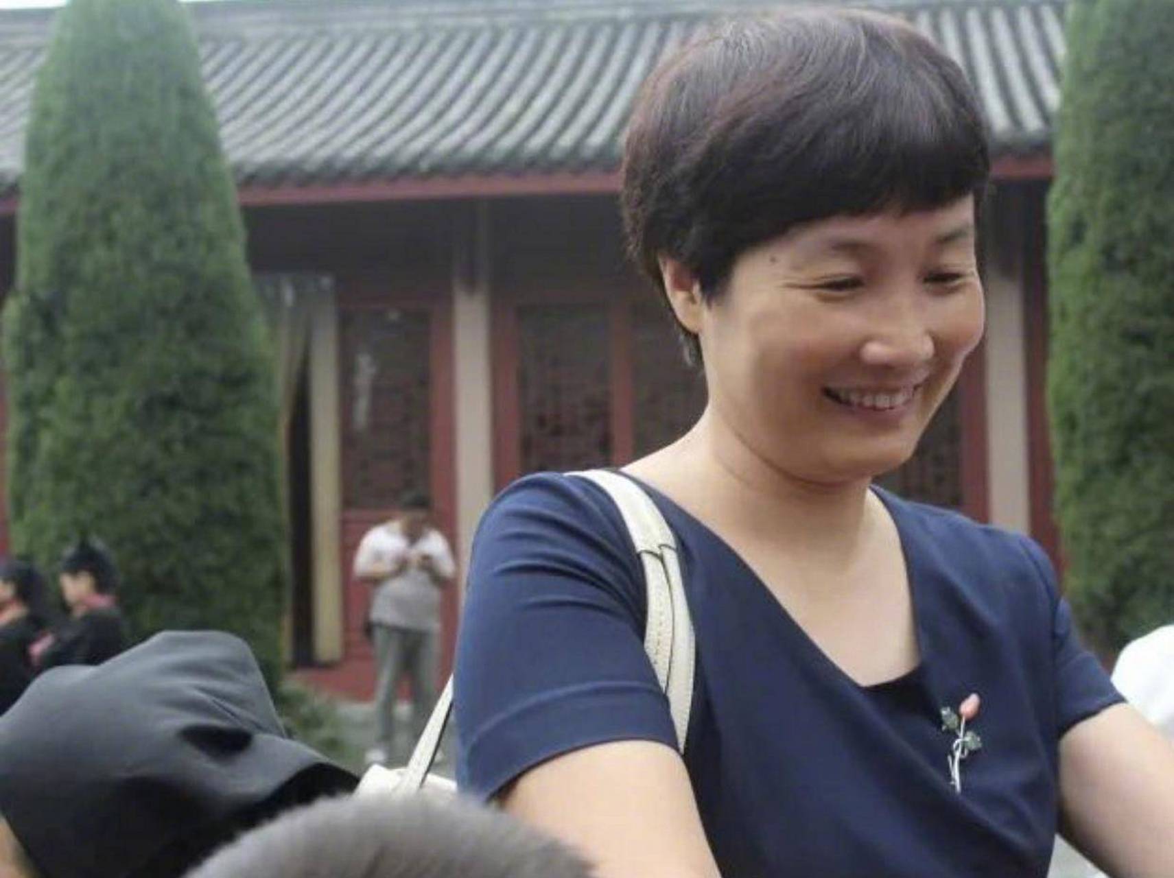 近日,浙江杭州55岁的小学老师周红飚因病去世,但是她生前的举动令人