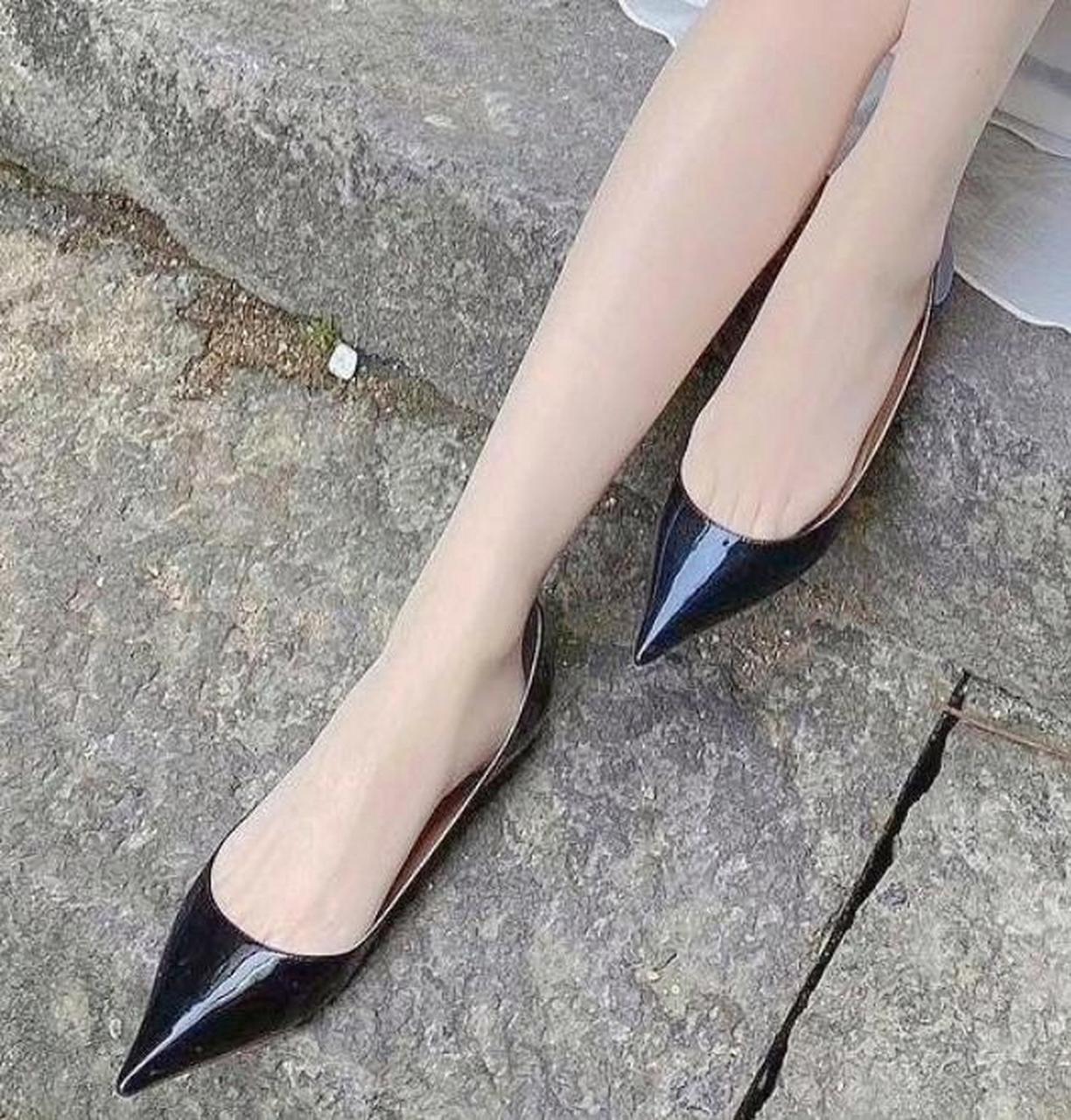 这腿看的我一个女孩子都羡慕了#丝袜# #高跟鞋# #美腿丝袜高跟鞋