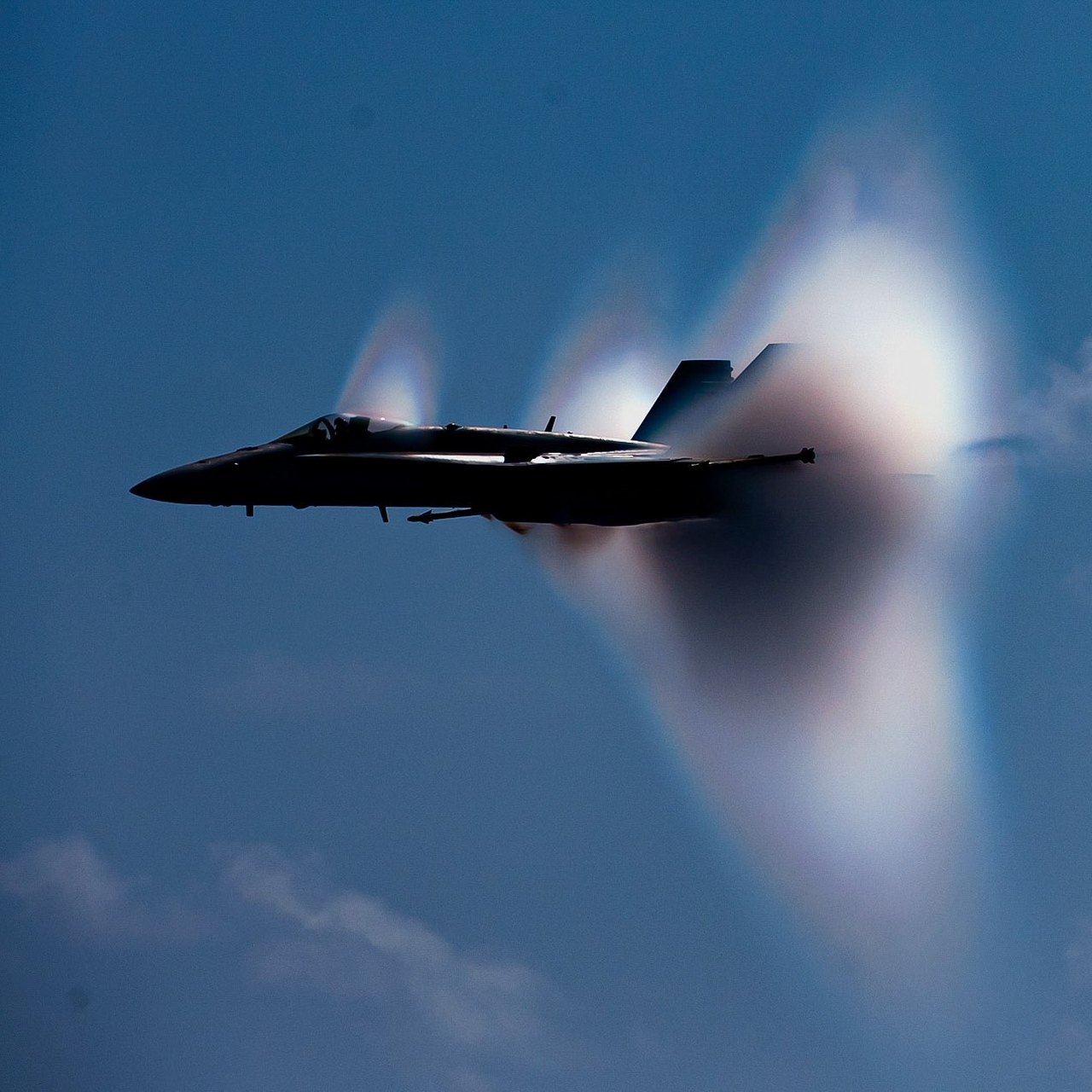 f/a-18c 大黄蜂突破音障