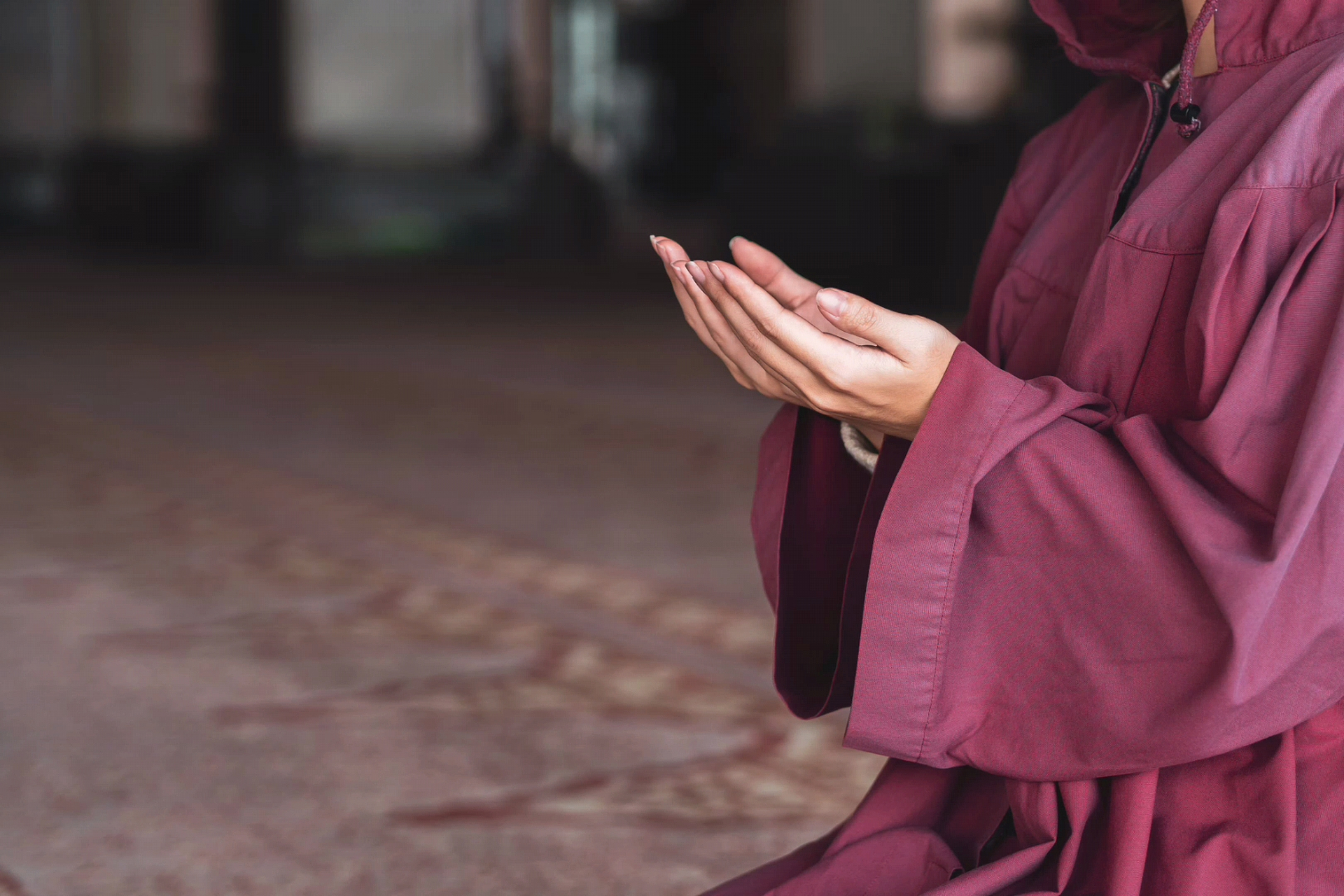 《问佛》 我问佛:为何不给所有女子美丽的容颜?