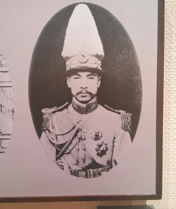 哥哥因妻子太美被军阀唐继尧害死,庾恩锡用抚恤金创办烟草公司