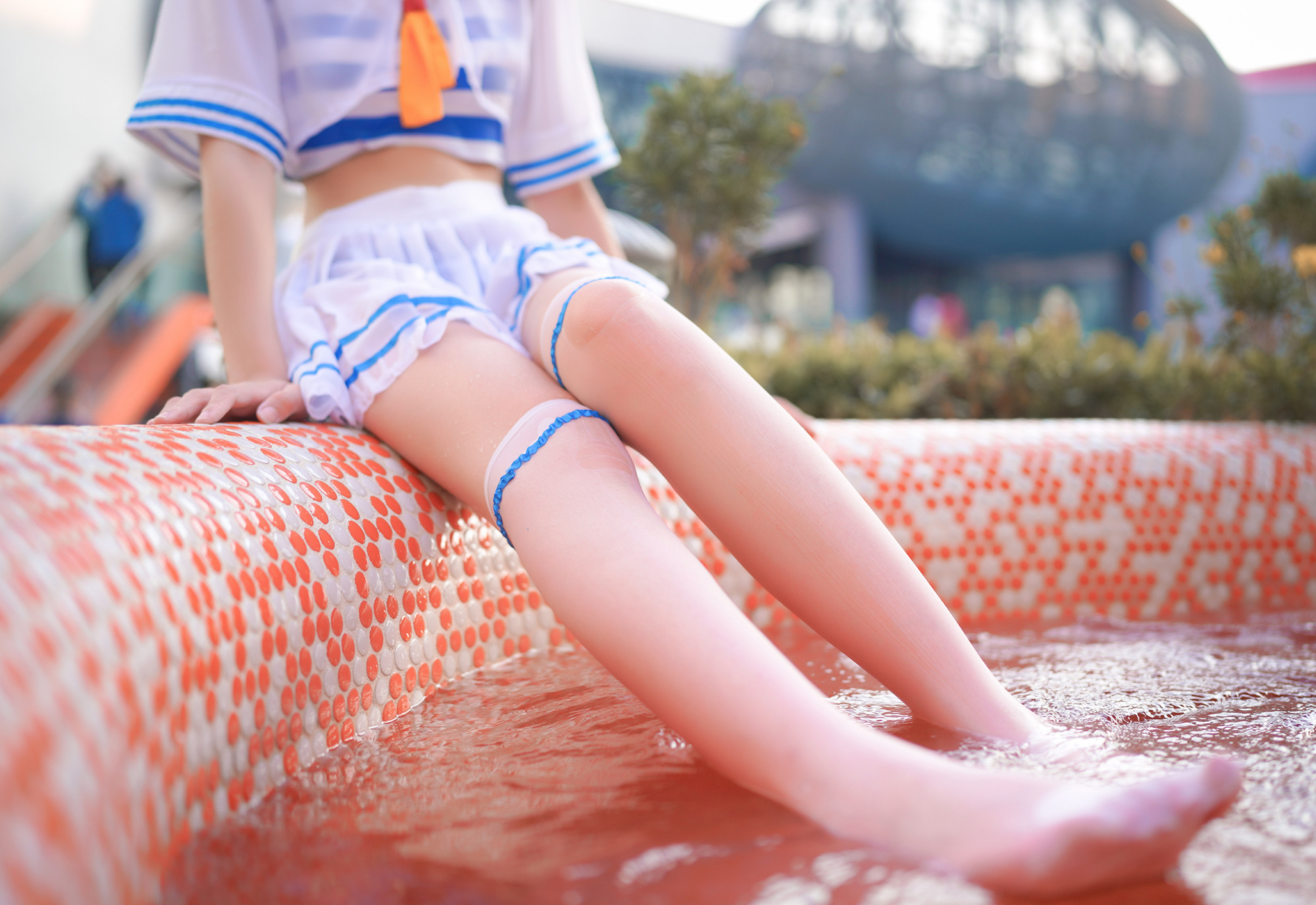 雷姆泳装cos,怎么这么不小心,把衣服都弄湿了