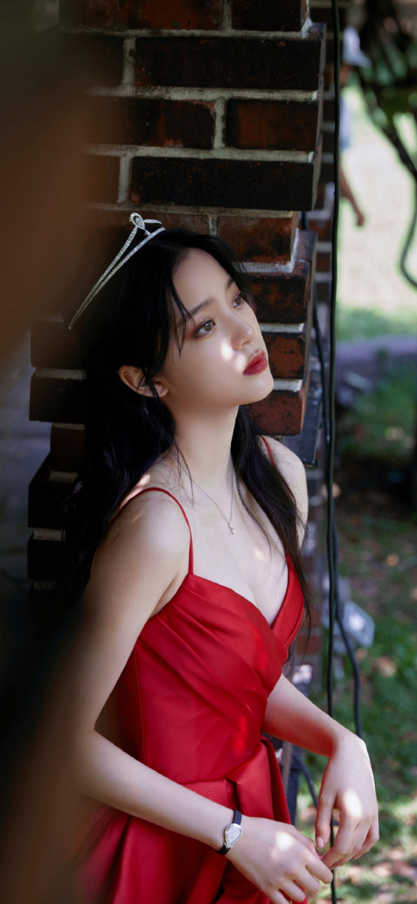 欧阳娜娜红色礼服