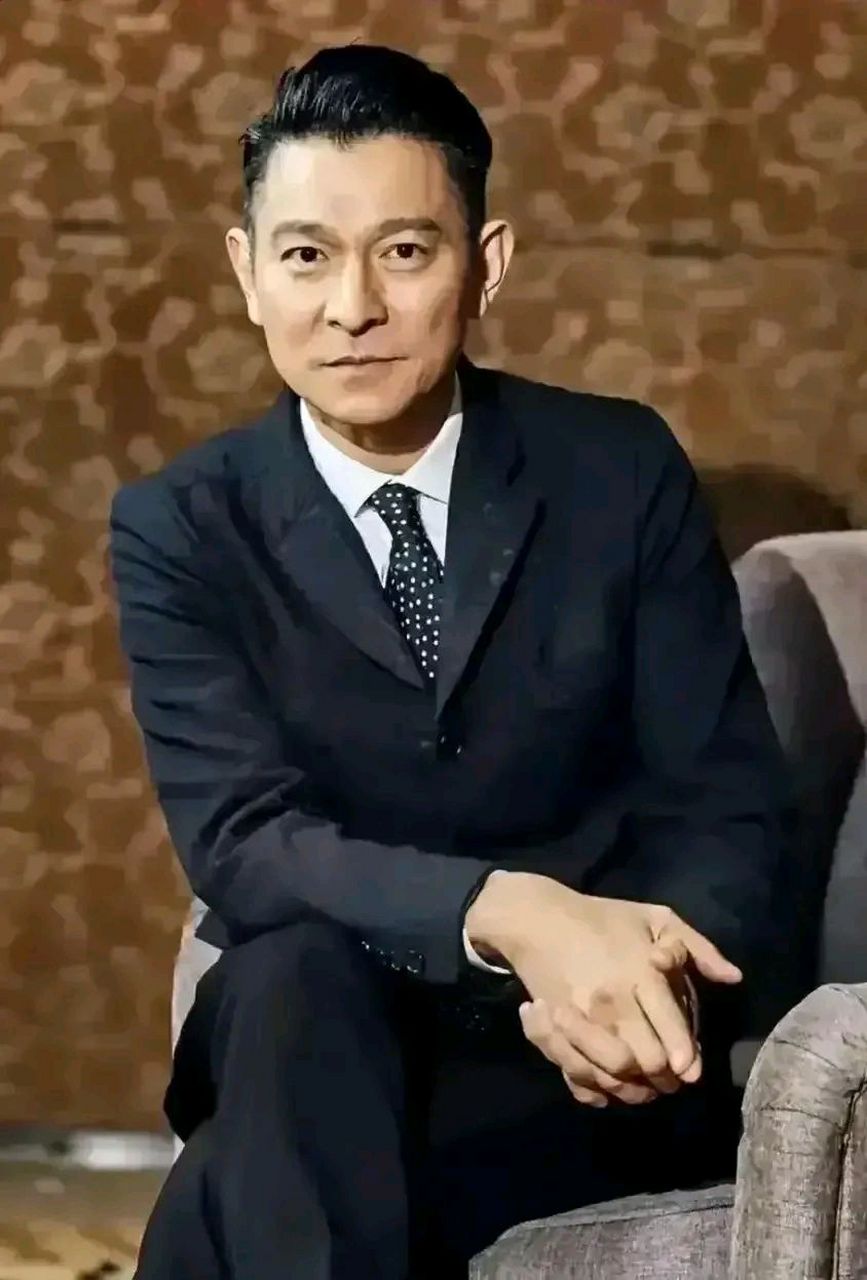 天王刘德华这次向河北涿州捐了500万人民币和300万物资,这样的大手笔