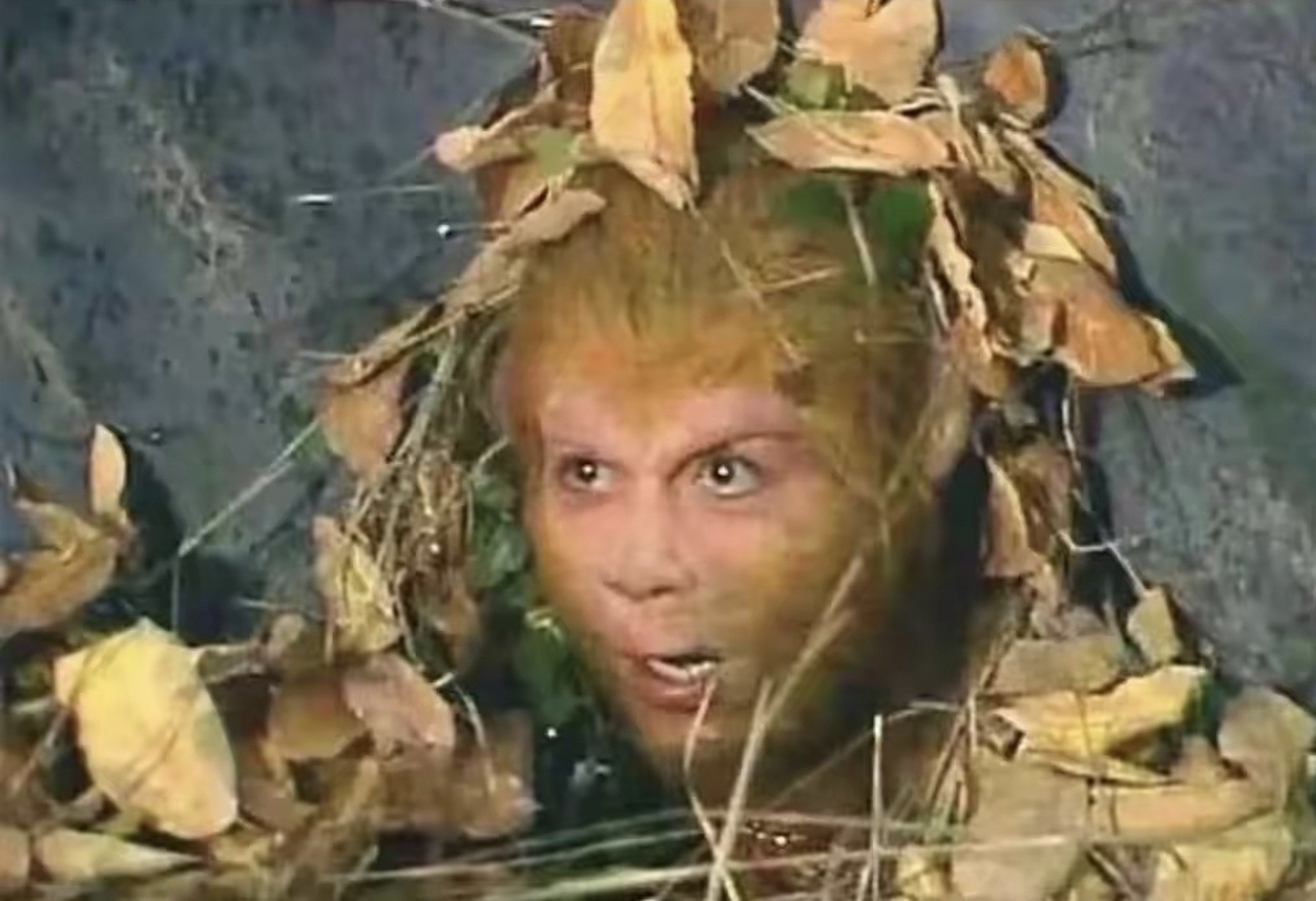 孙悟空被压五指山,为何不变小然后出来呢?