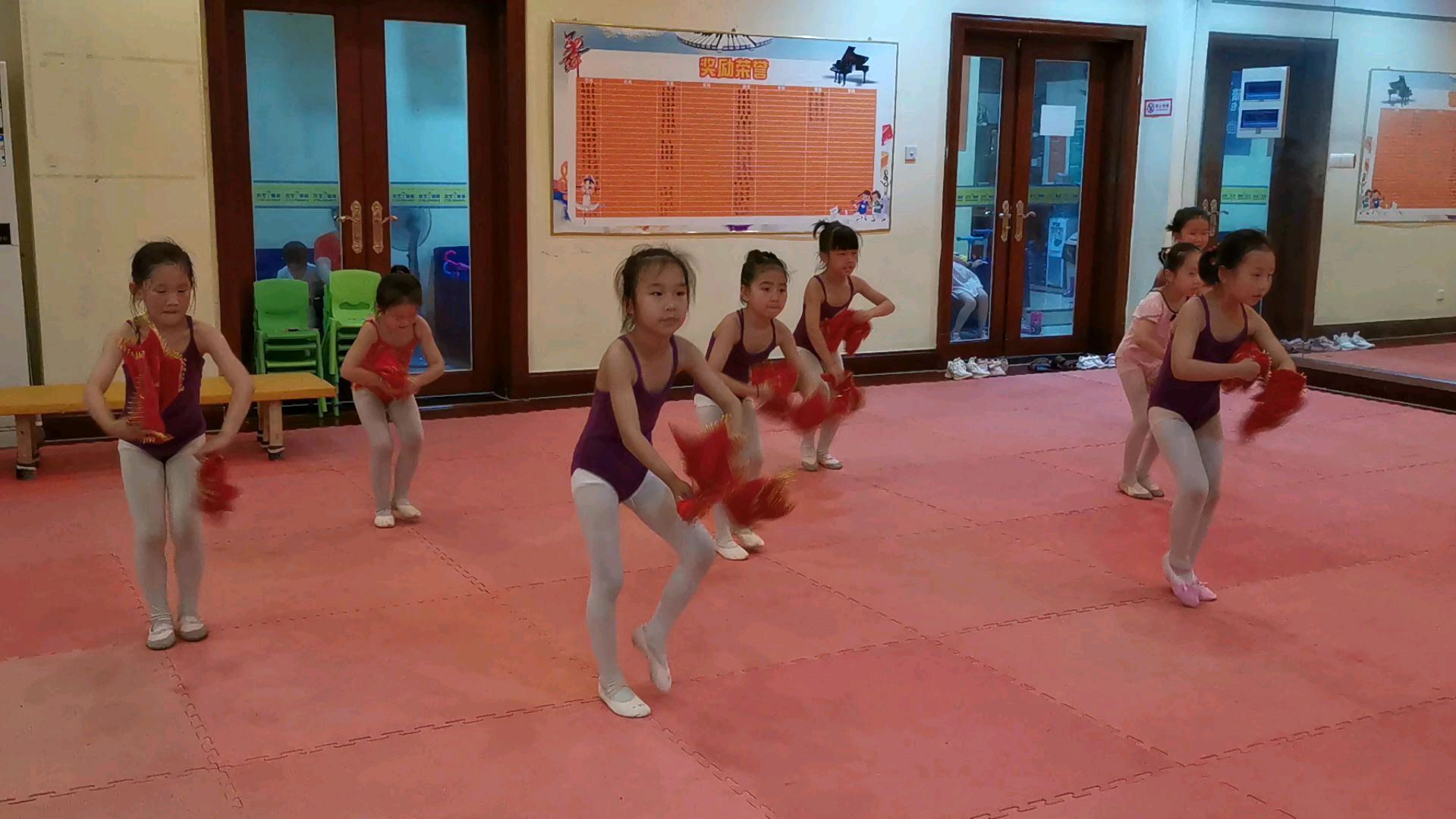 课堂实录61:《大公鸡爱美丽》