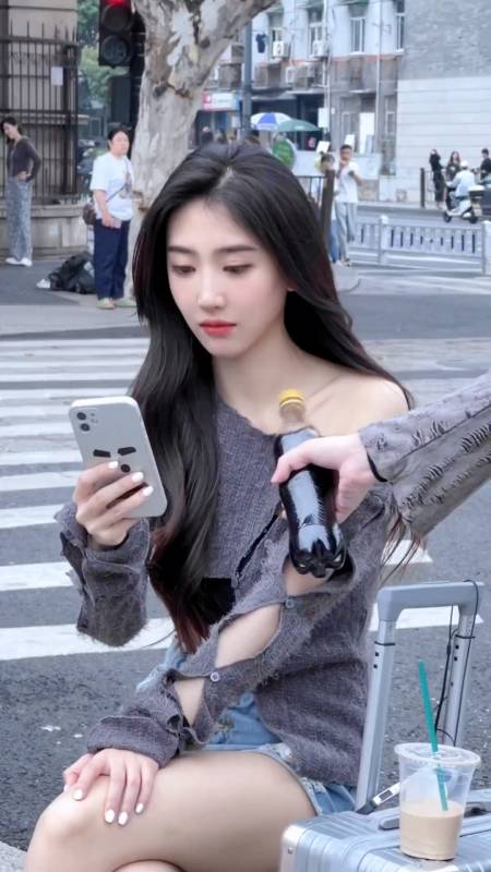有一个爱拿你锁骨开瓶盖的朋友是什么体验-度小视