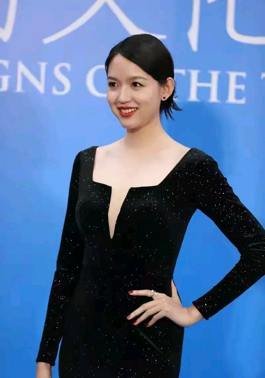 中年女性的美,才更加端庄大气.