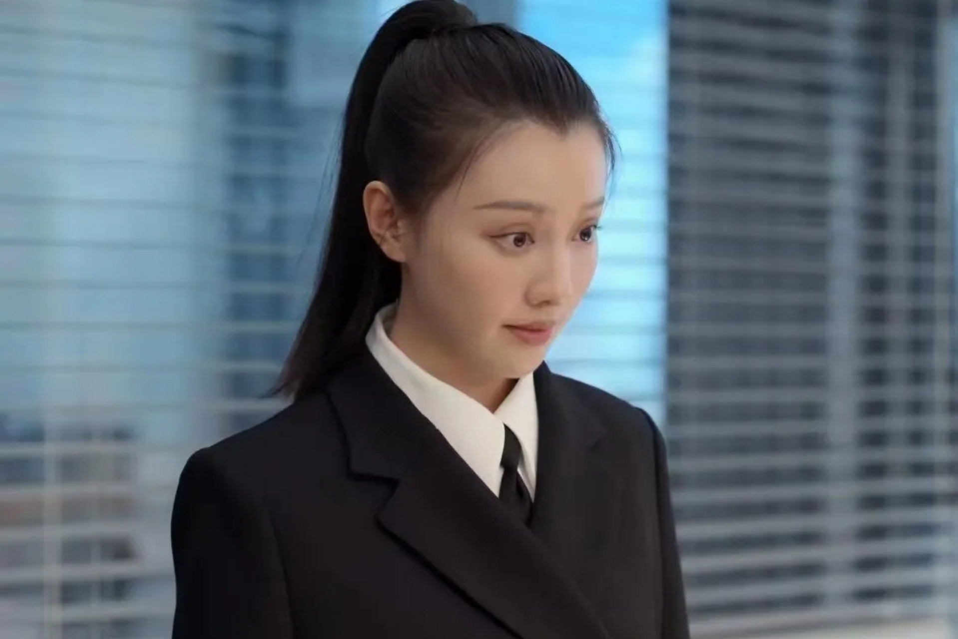 最近热播的电视剧《莲花楼》中,王鹤润i饰演大反派角