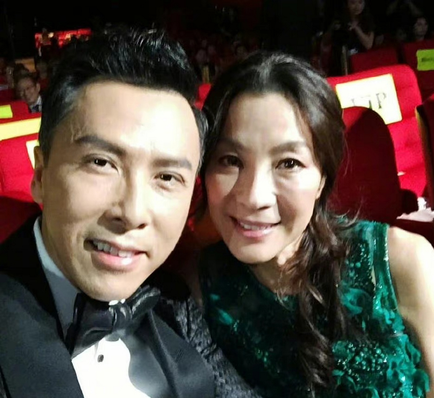 杨紫琼甄子丹合影,友谊长存!