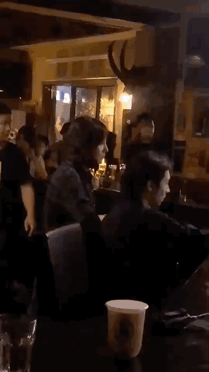 赵薇在酒吧被抓拍,这段时间的绯闻后首次现身