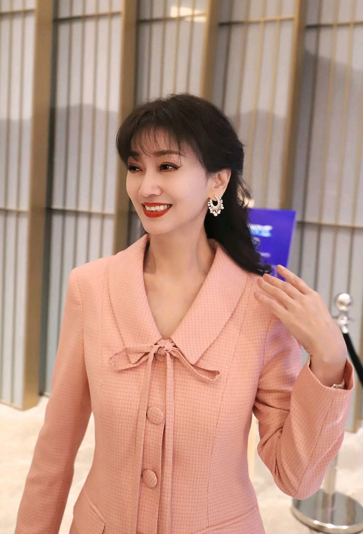 不老女神赵雅芝是我年轻时最喜欢的明星 她扮演的冯程程无人能超越