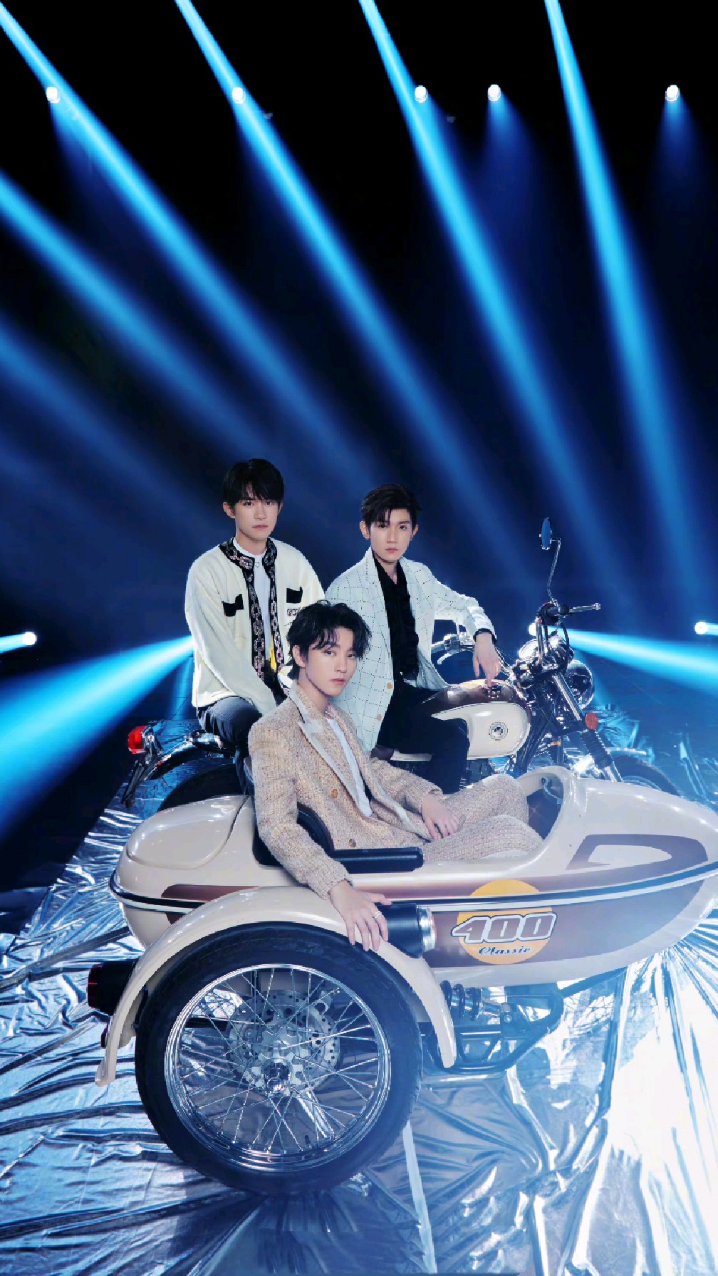 西安到处都是tfboys,这十周年演唱会太有排面了-度小视