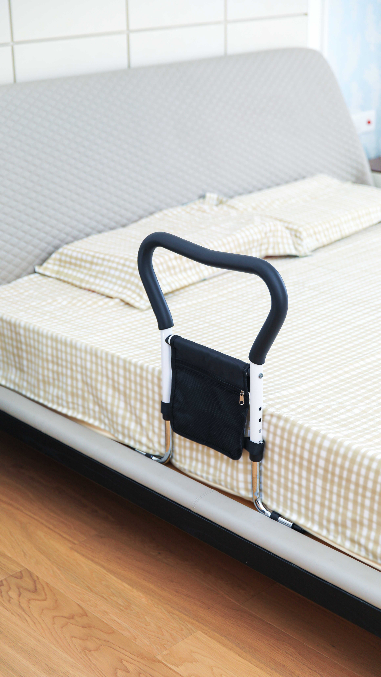 床边扶手安装视频