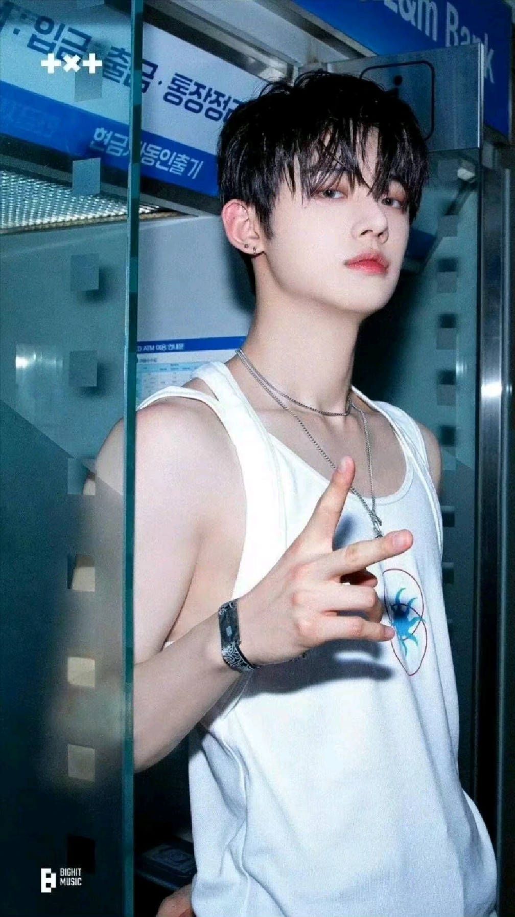 王鹤棣&崔然竣穿无袖背心绝了!