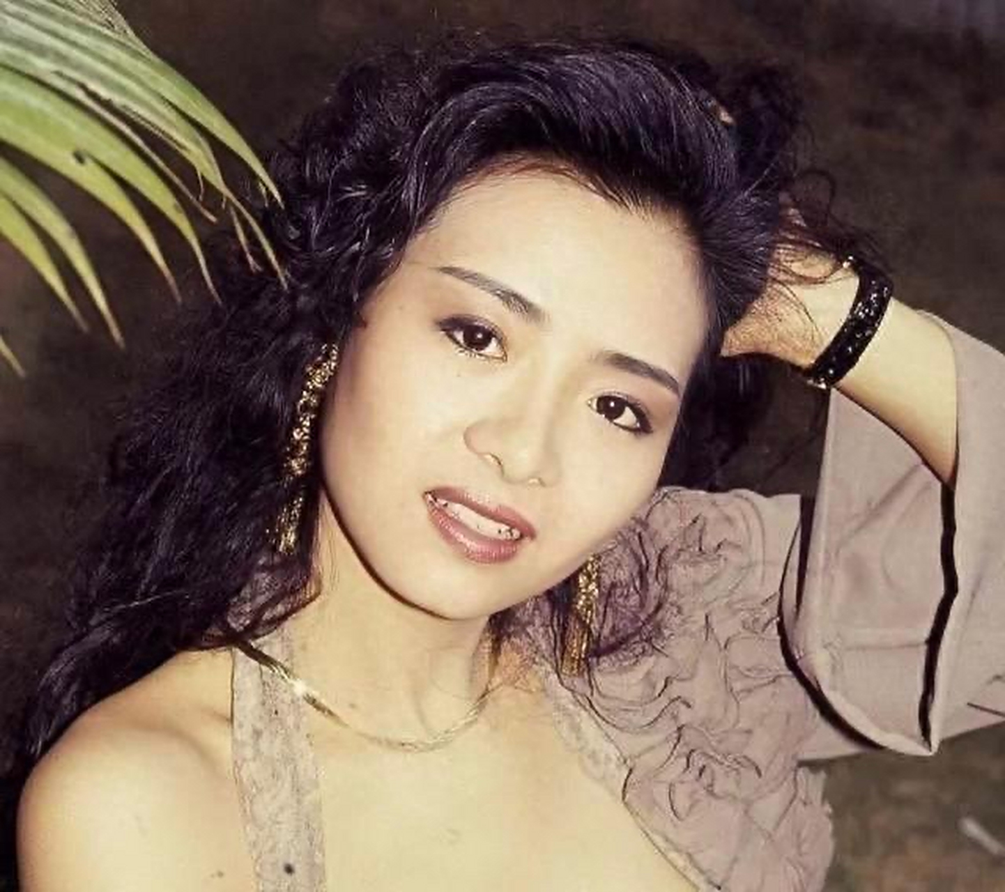 57岁港星叶子楣爆瘦,再无往日傲人的身材.