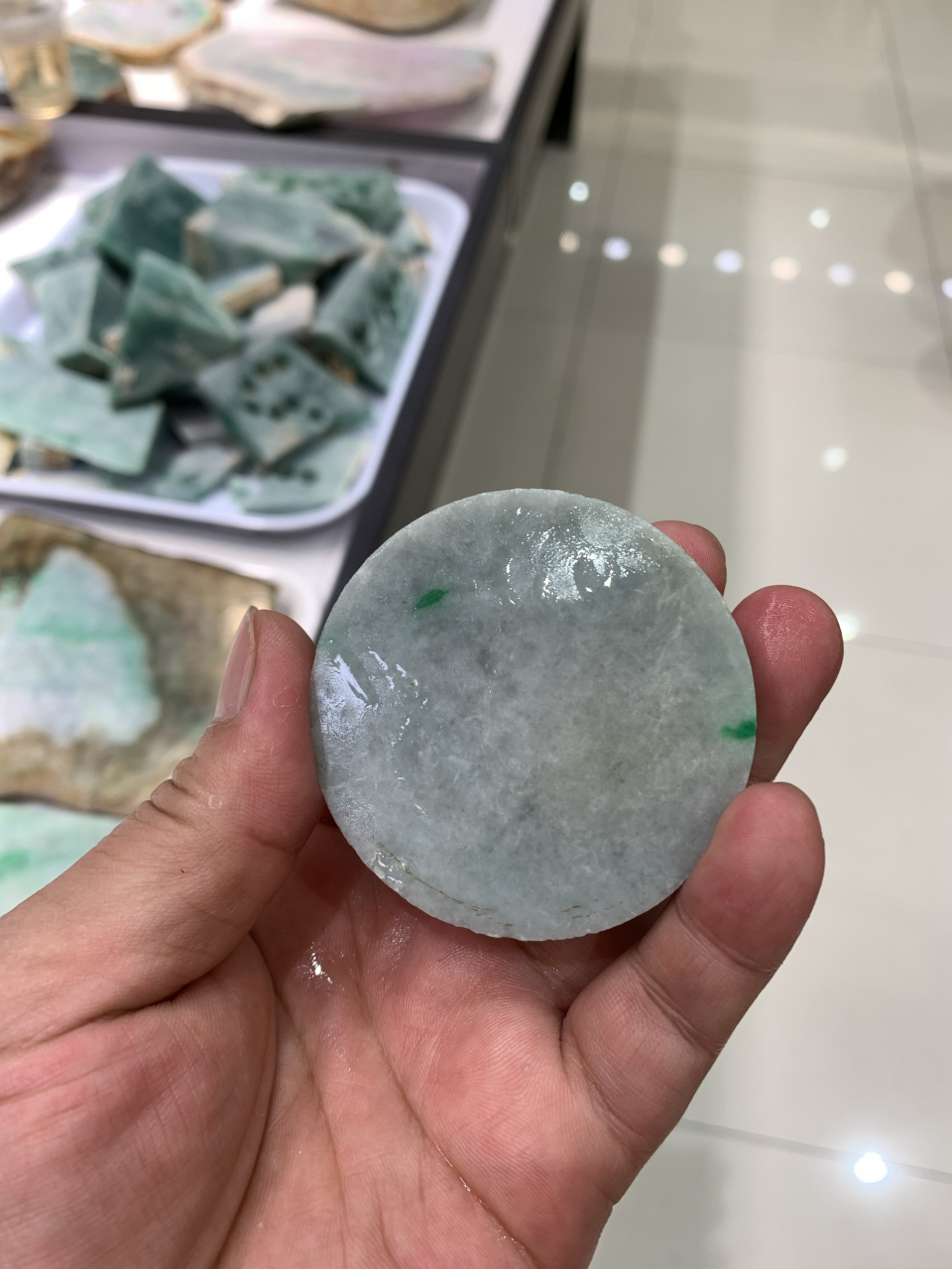 翡翠# 真正的"狗屎地,出高绿",底子那么粗,偏偏挂着那么辣的绿,但又