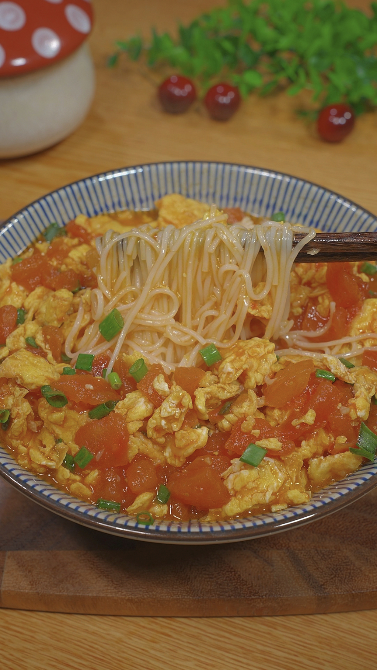 每次做这个西红柿鸡蛋面,我家孩子都要吃两大碗-度小视