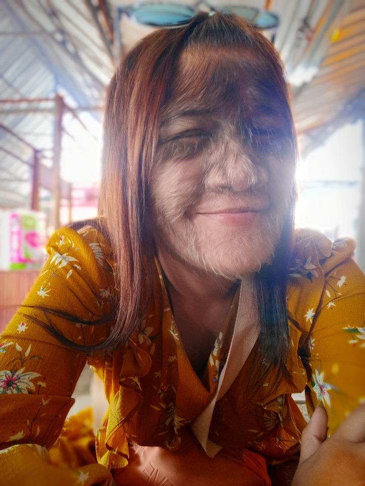 世界上头发最多的女孩现在长结婚了,刮去胡子展现靓丽新发型