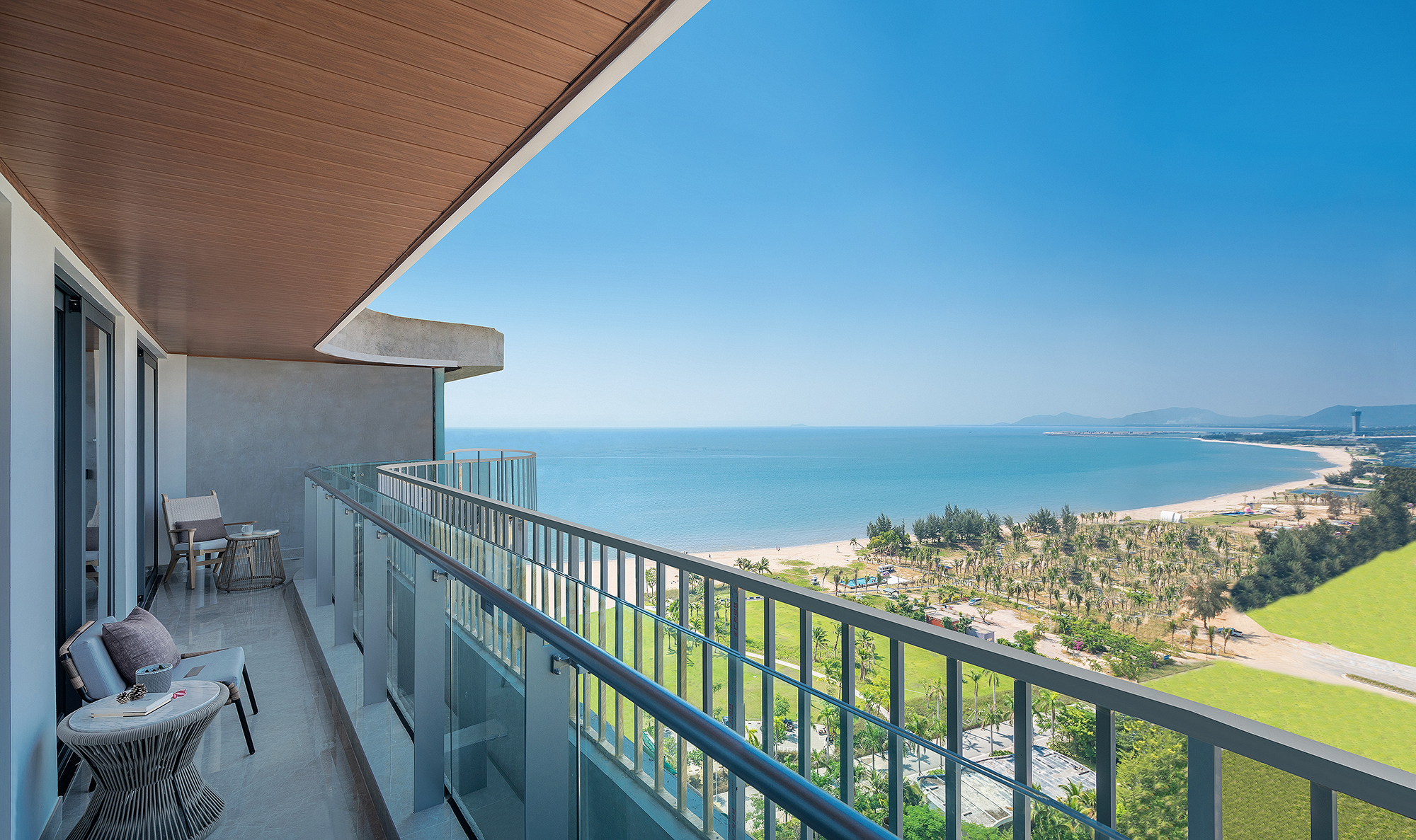 一线海景大平层,位于三亚·亚龙湾城芯区域,一湾八景双5a景区