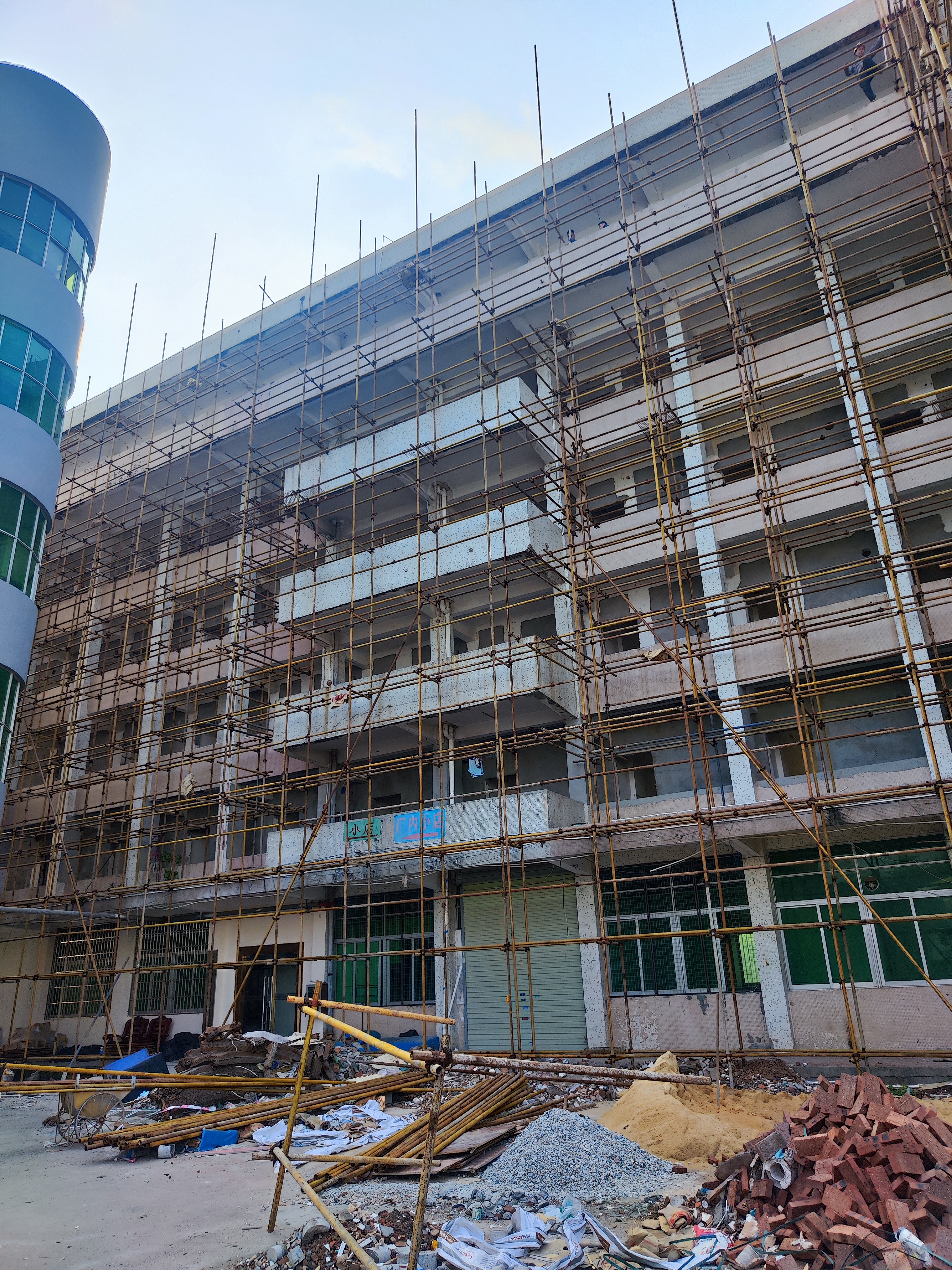 深圳龙岗龙华坪山罗湖搭钢管架搭脚手架排栅架搭外架点头像进主页