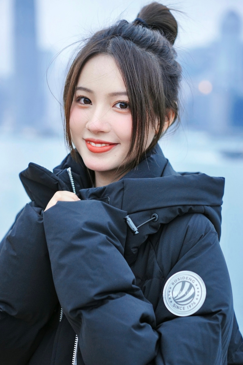 丸子头清纯美女～朱芳颉("小朱本人")