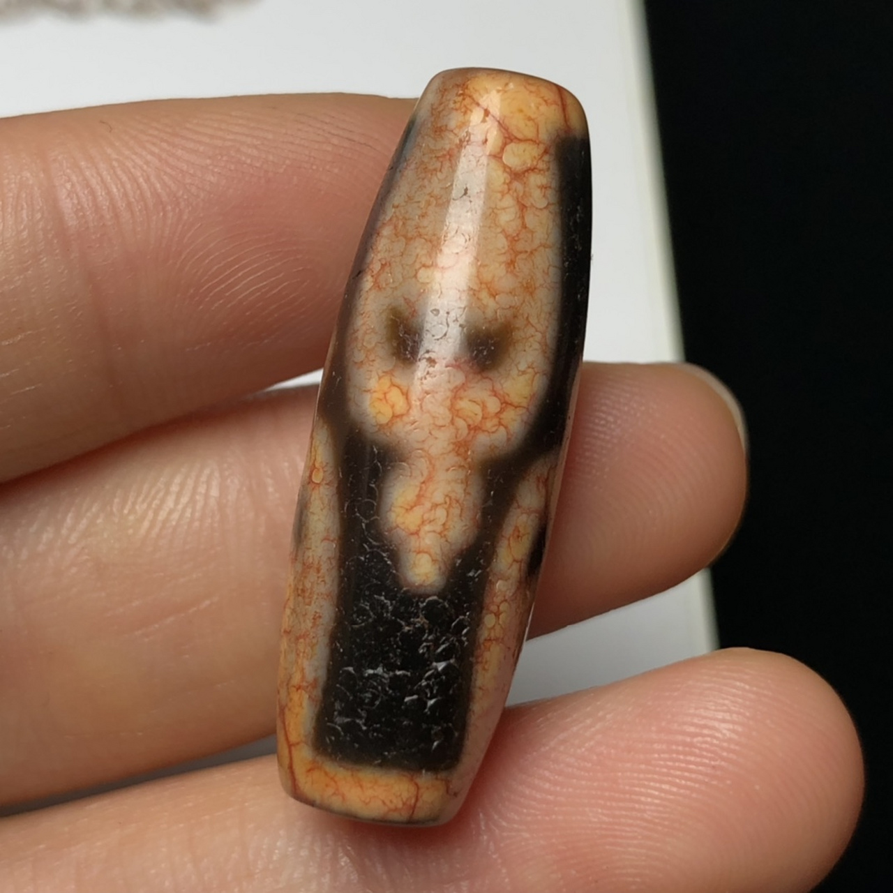 藏区回流老料高油包浆血丝【宝瓶天珠】 尺寸:33*11毫米 重量6.