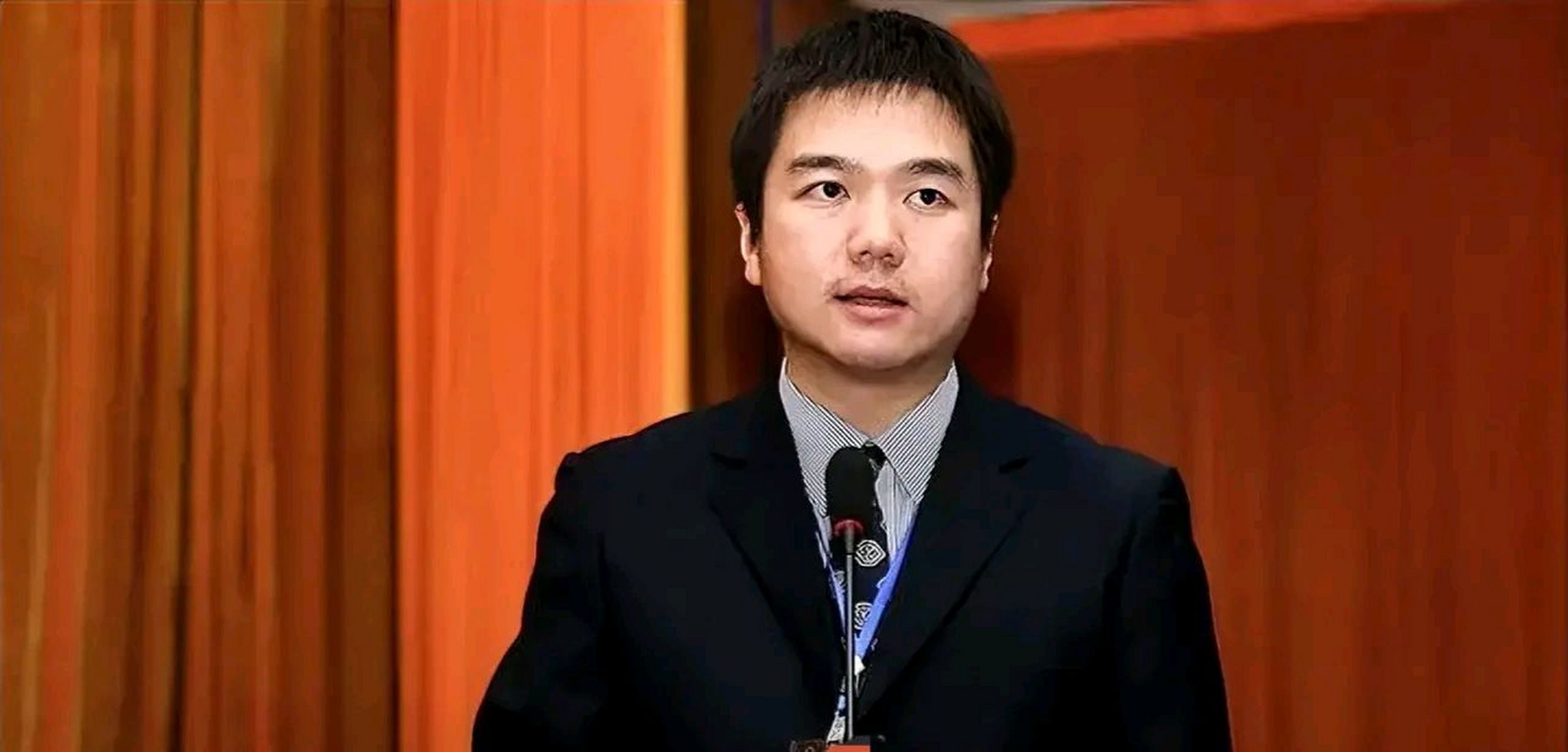 要求王健林不带走利润的网红县长徐刘蔚,履历有多牛?