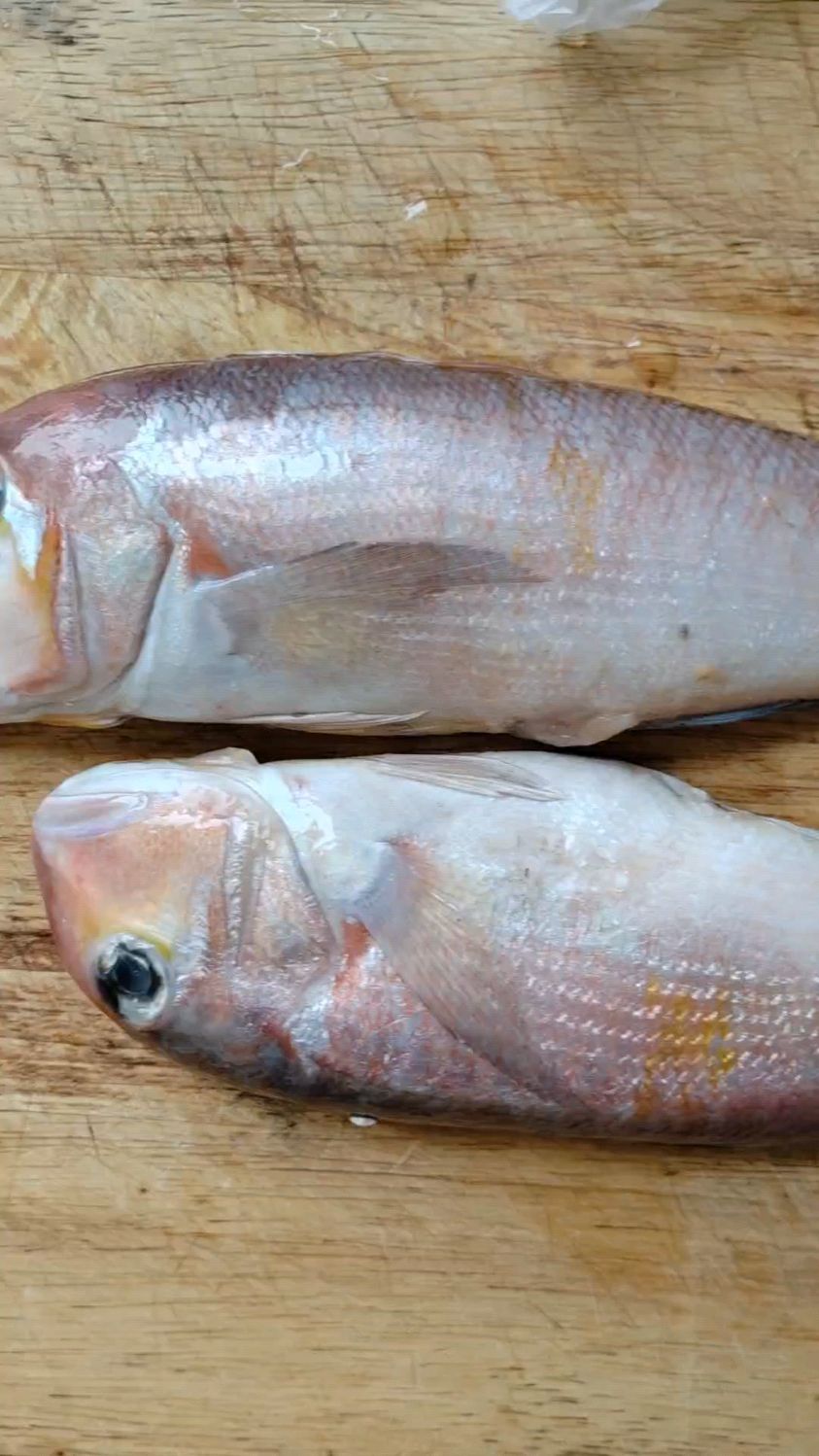 来自深海的斧头鱼,足够鲜,可惜烧好后没卖相,有点失败-度小视