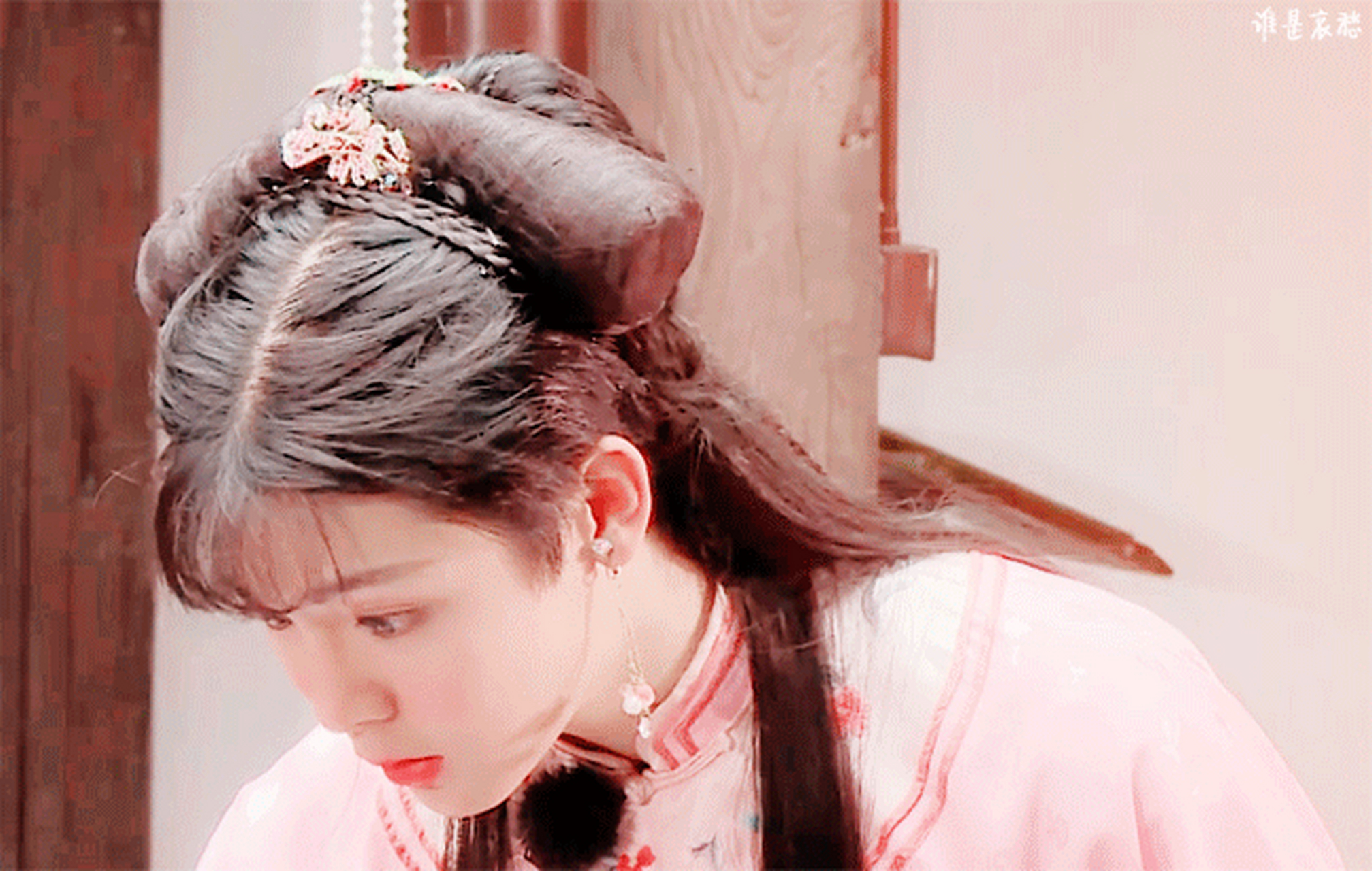 侯明昊虽然你很帅,但是女装更适合你#侯明昊女装# 好漂亮[吃鲸][吃鲸]