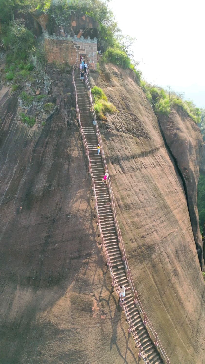 丹霞山天梯图片