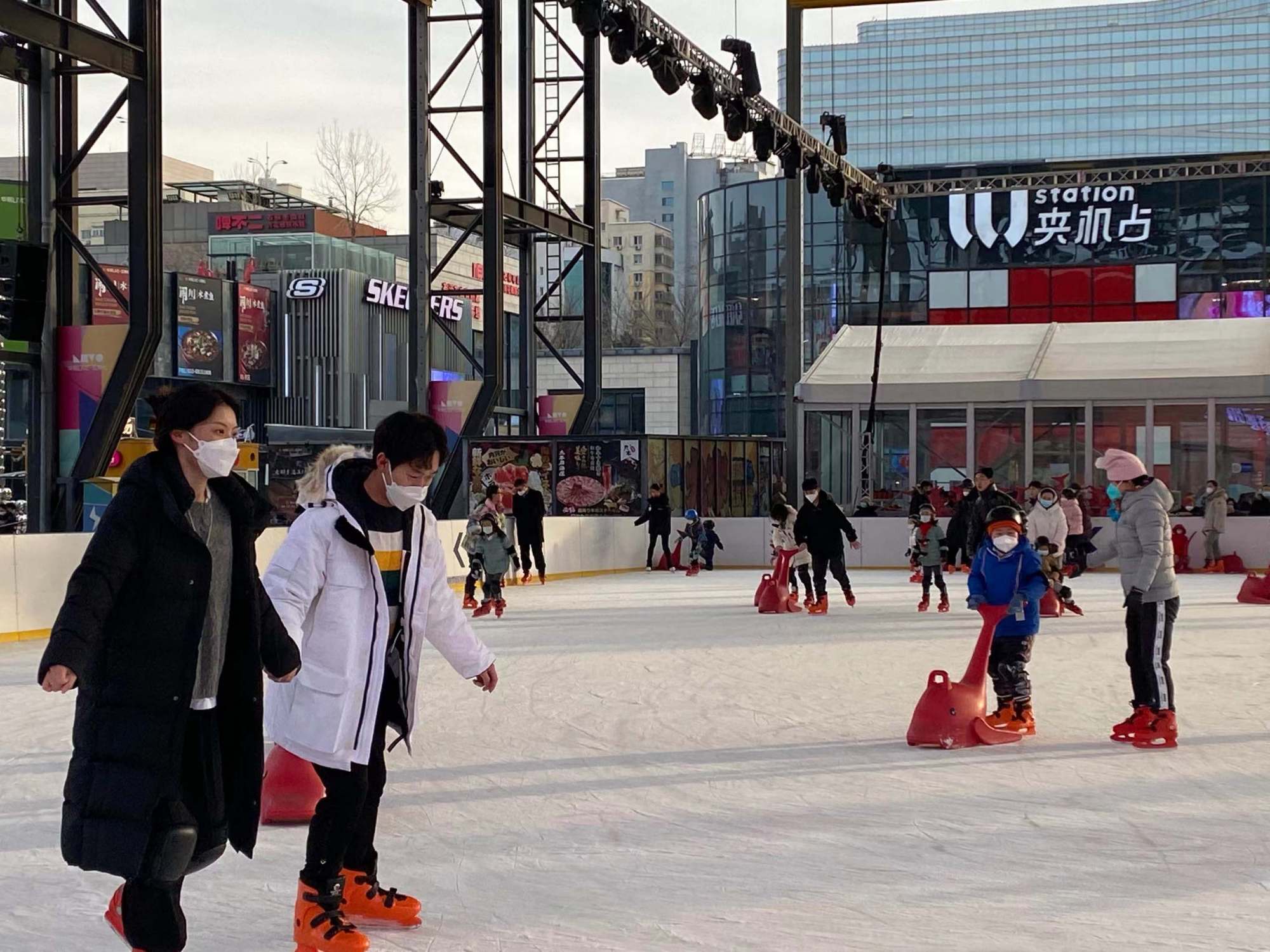 五棵松华熙滑冰图片