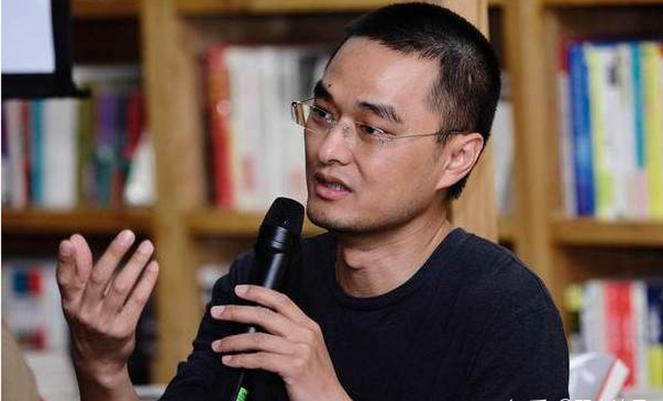 冯唐,住在北京后海300平方米的四合院里,承认自己"贪财好色"!