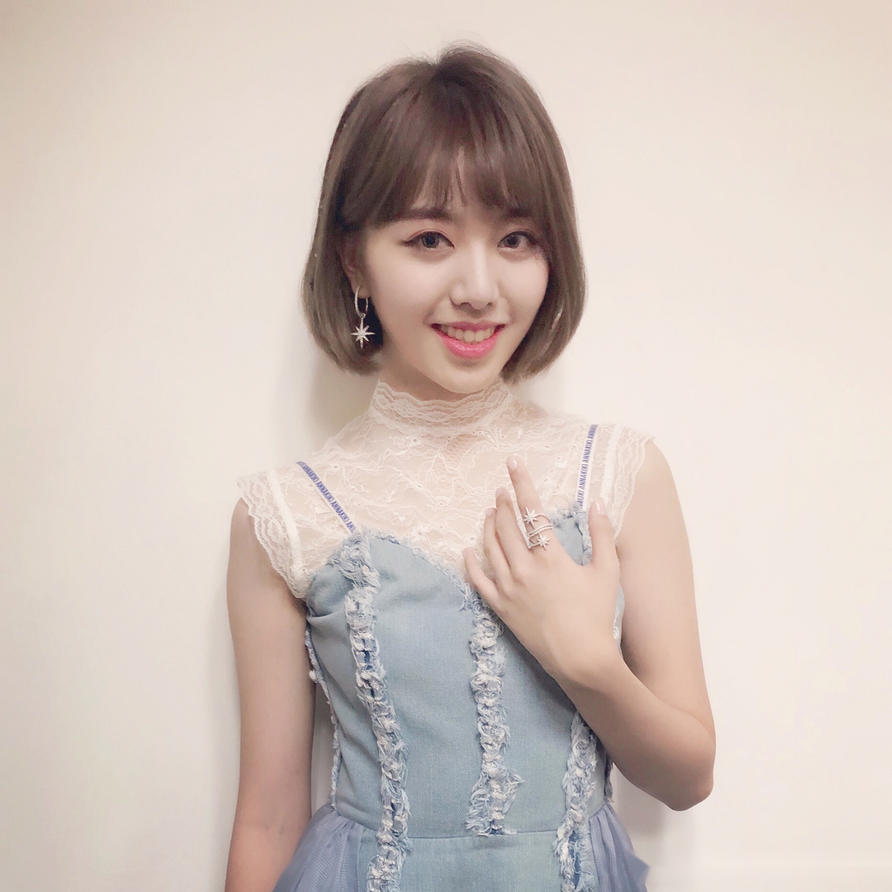 刘人语(reyi),2001年10月10日出生于四川省德阳市,中国内地流行乐女