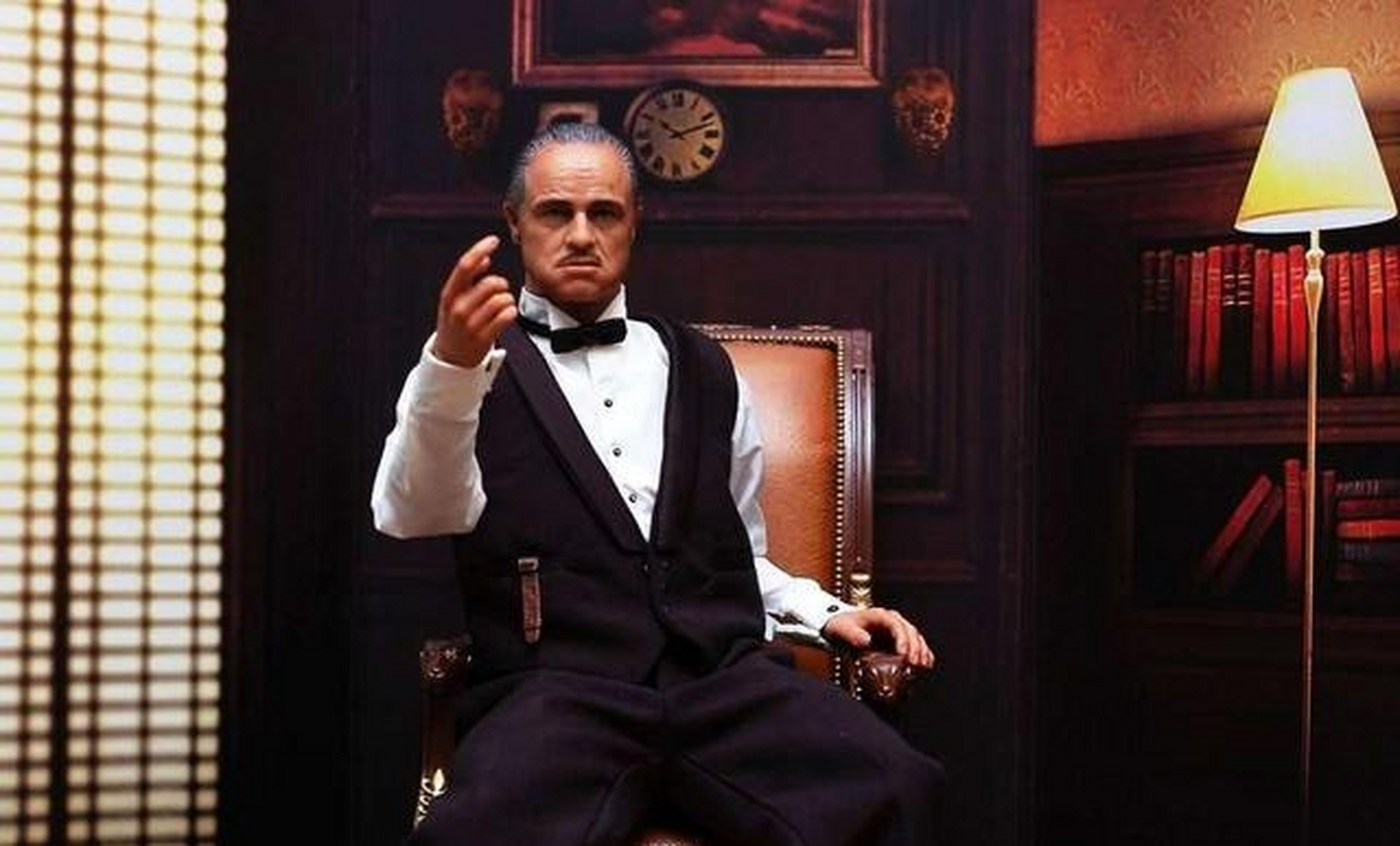 《教父》讲的是美国黑手党柯里昂家族首领,教父维托柯里昂以及他子女