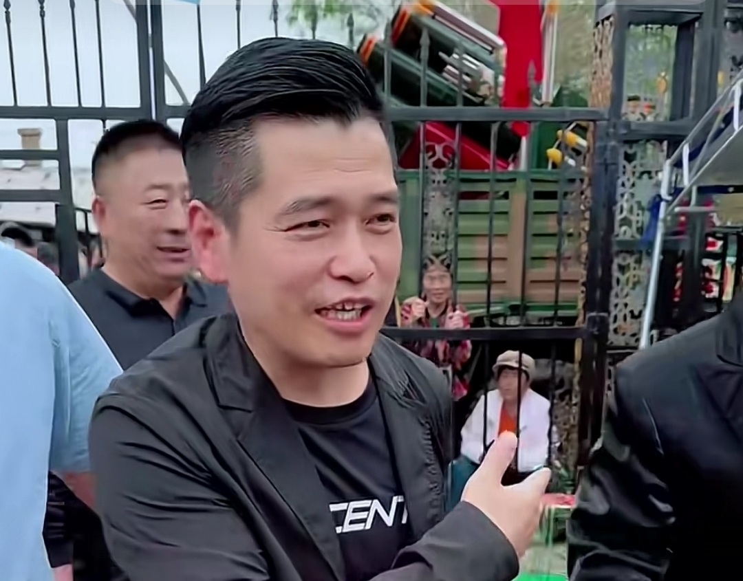 高秀敏弟子路小波创办艺术学校,其实二人转现在需要艺人不是网红