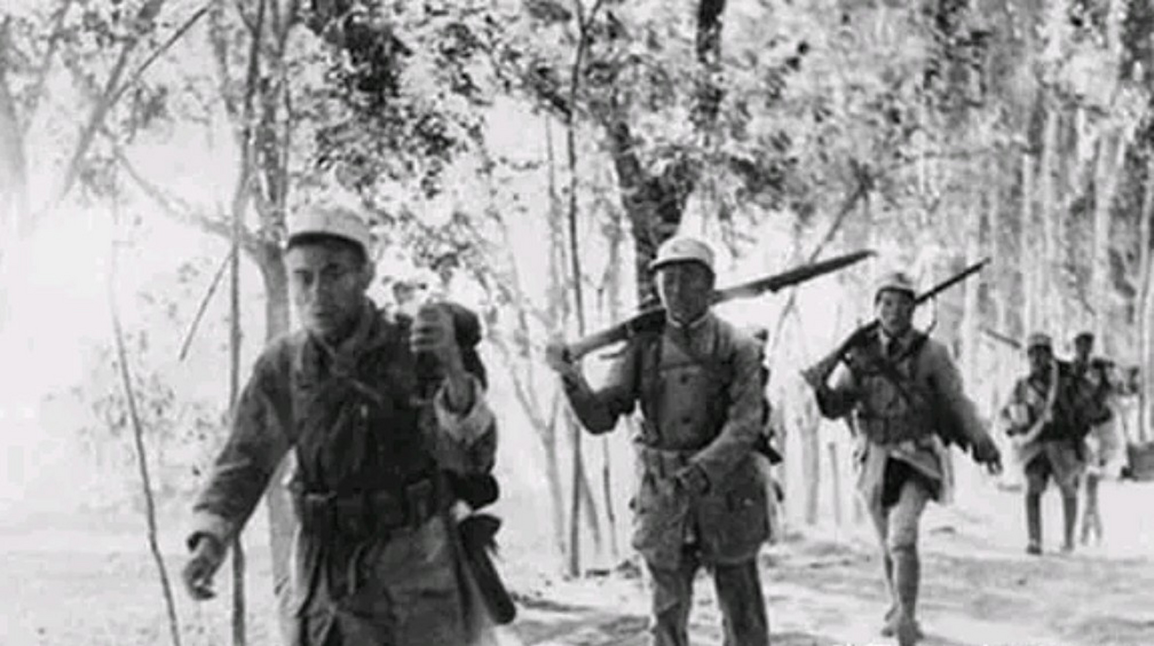 1940年4月12日黄昏,新四军游击支队干事朱传贤骑匹枣红马,奉命刺探