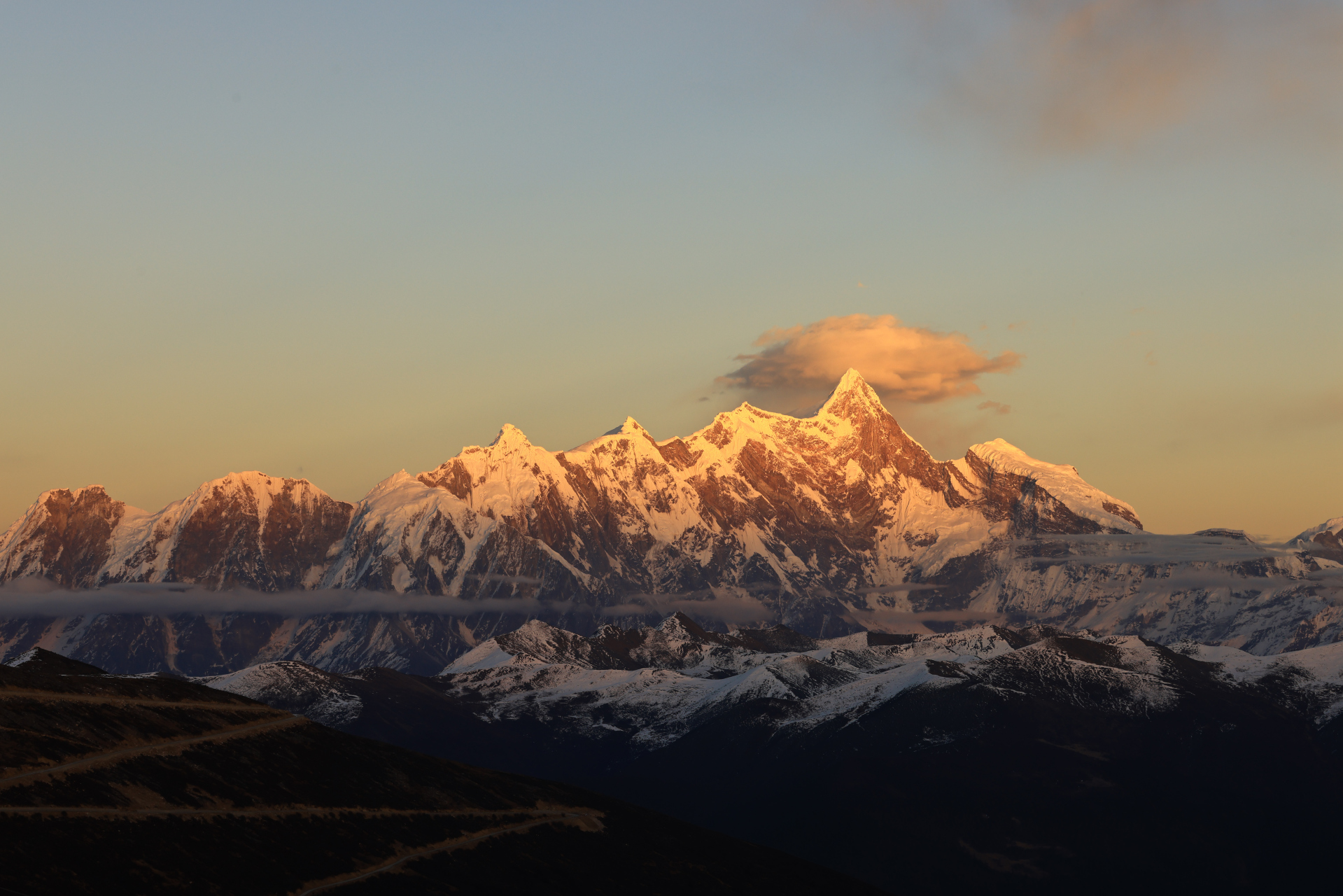 旅行手机随拍# 南迦巴瓦峰日照金山的美丽画面,简直是令人叹为观止!