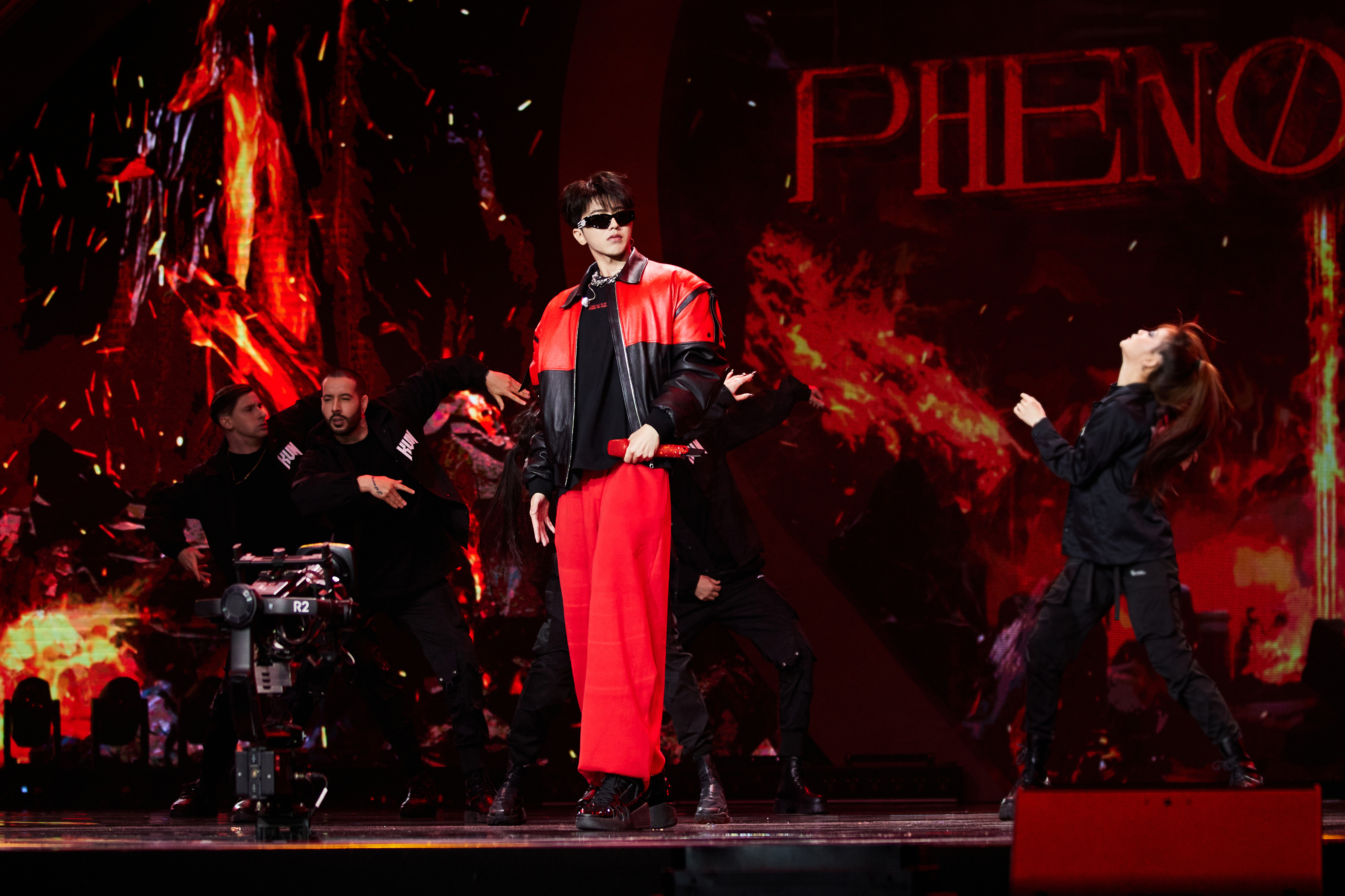 蔡徐坤ins晒最新动态!与yg制作人choice37再将进行合作!