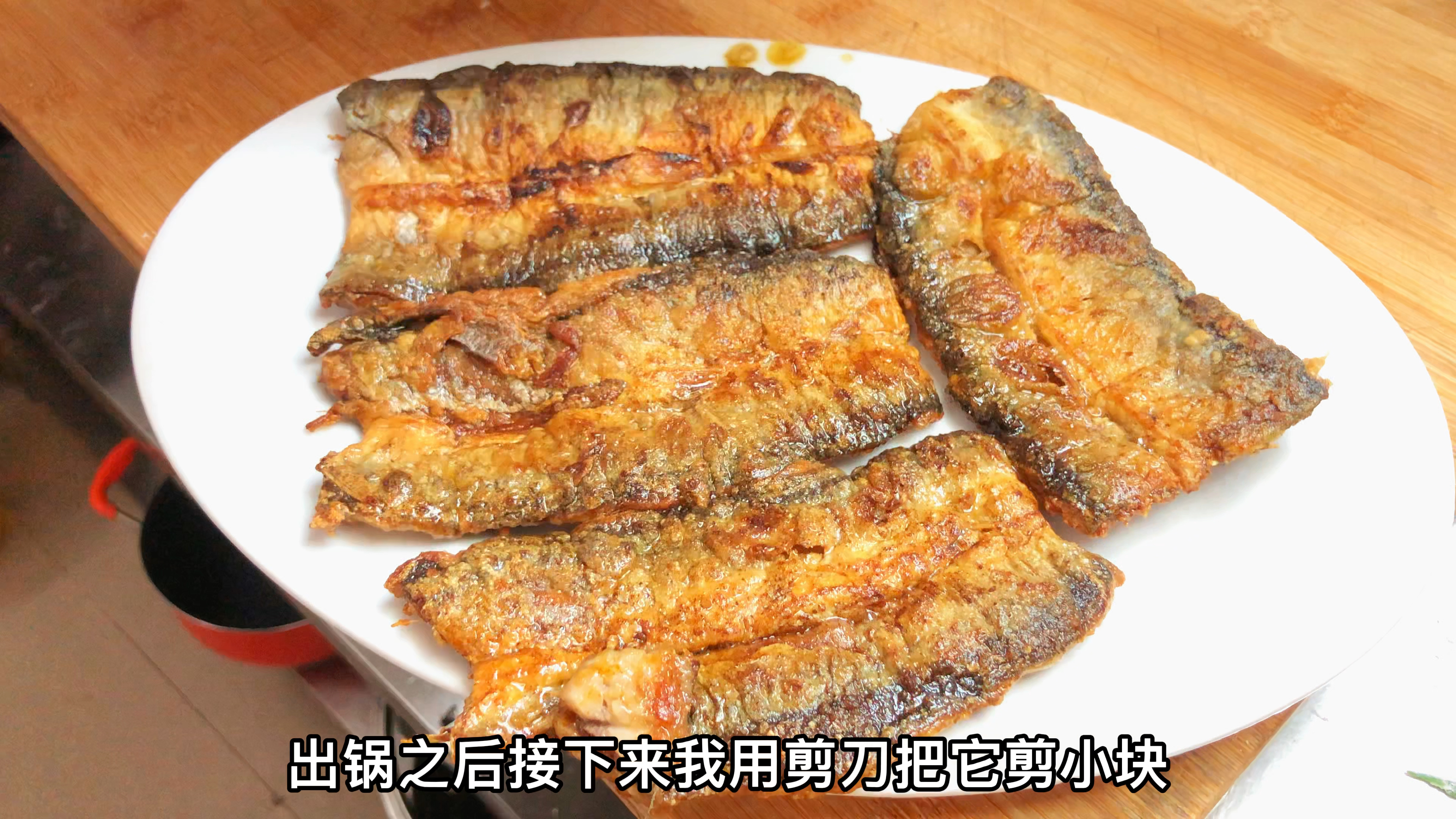 外脆里嫩的“手撕秋刀鱼肉”,简单又下饭下酒