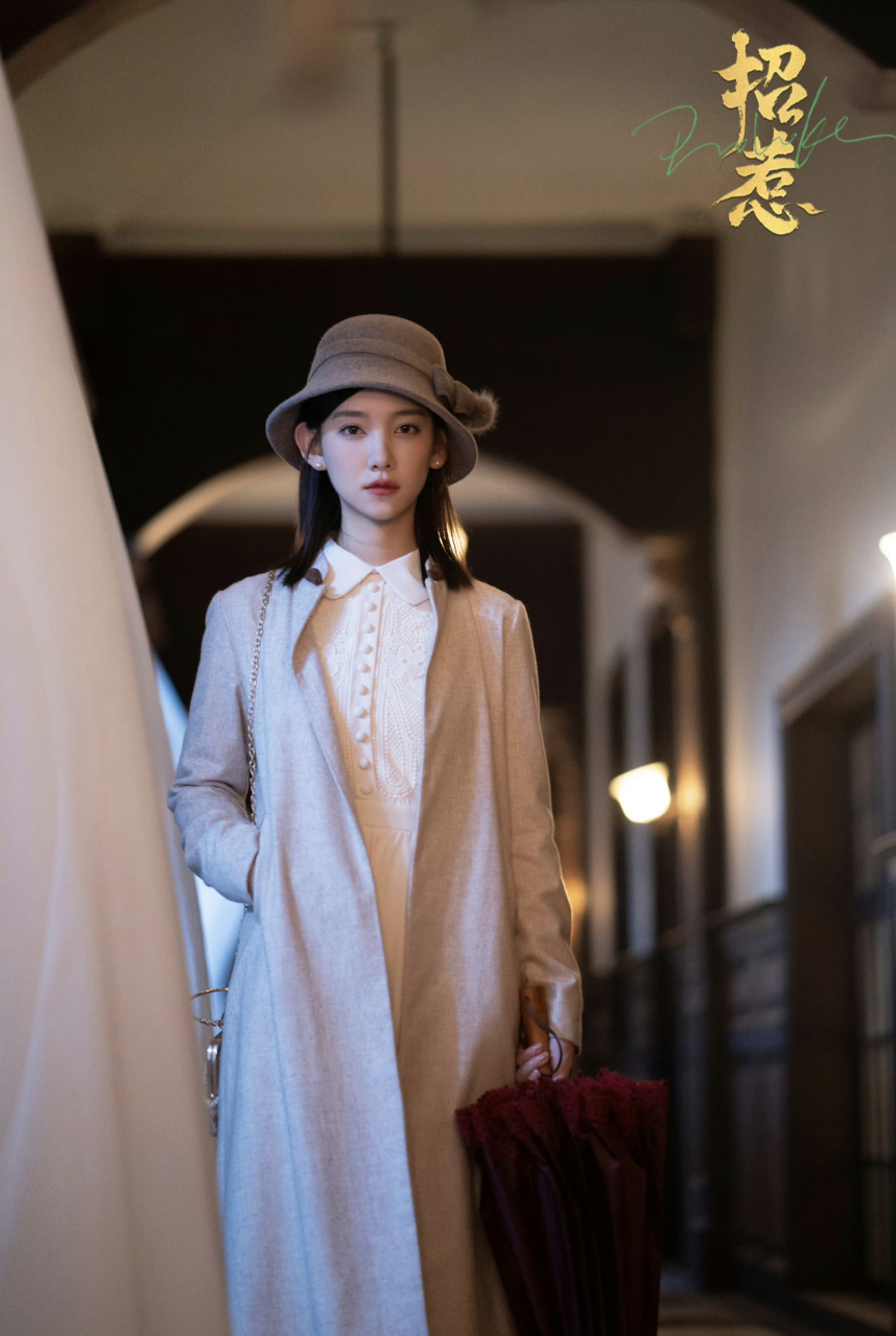 李沐宸旗袍造型演绎民国千金,摇曳生姿优雅可人!