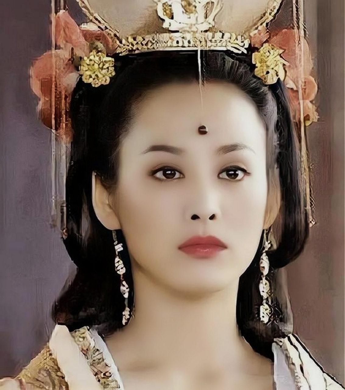 根据野史记载,赵太后赵姬(出生赵国,出身舞姬)被巨商吕不韦买回,因