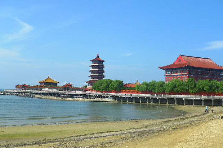 蓬莱阁,传说中八仙过海的地方,被誉为"人间仙境"