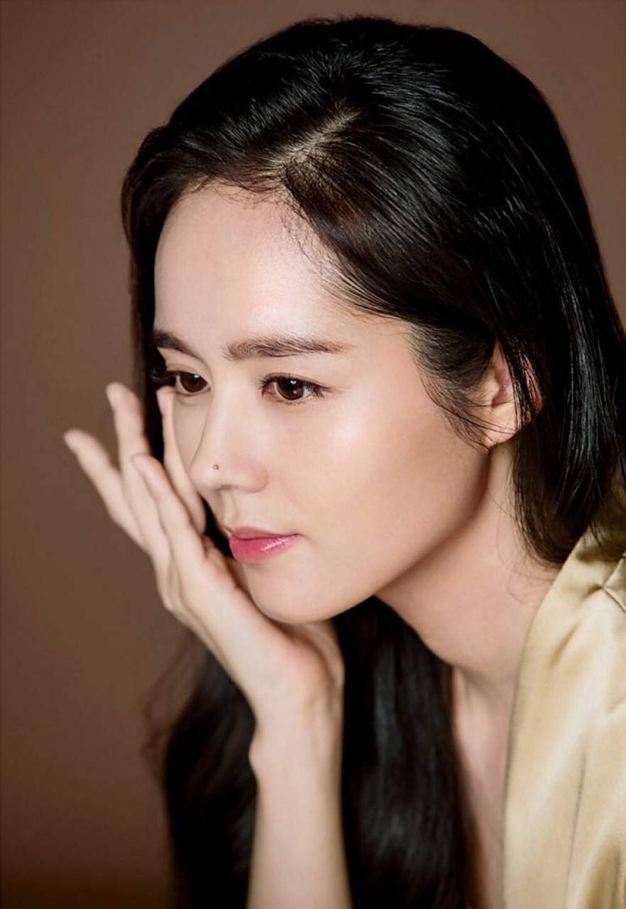 鼻头上的这颗痣堪称神来之笔了.