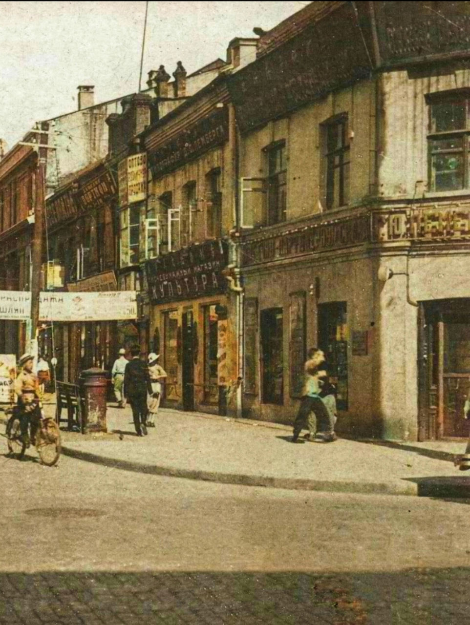 1930年,哈尔滨中央大街老照片,转自三省写真账.