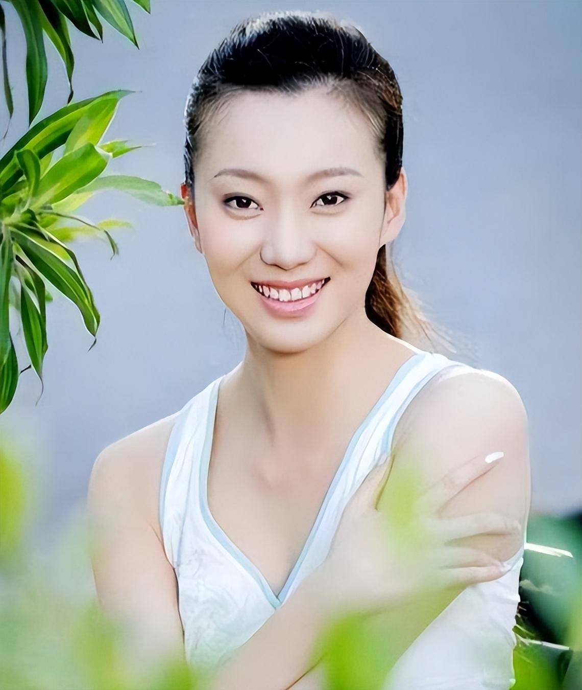 第一模特马艳丽:嫁给大15岁央视导演,离婚后带娃活出自我