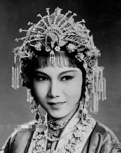 新凤霞事件大反转!老戏骨曝出55年前真相,难怪张少华当年没翻案