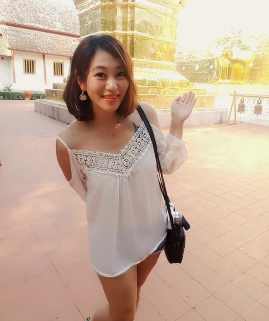 在这里,她遇到了她的第一任丈夫阿哲(化名).