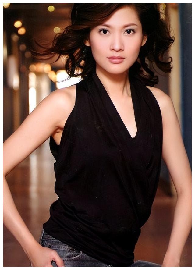 央视女主持人,自毁前程,与冯小刚夜宿8个小时,知三当三