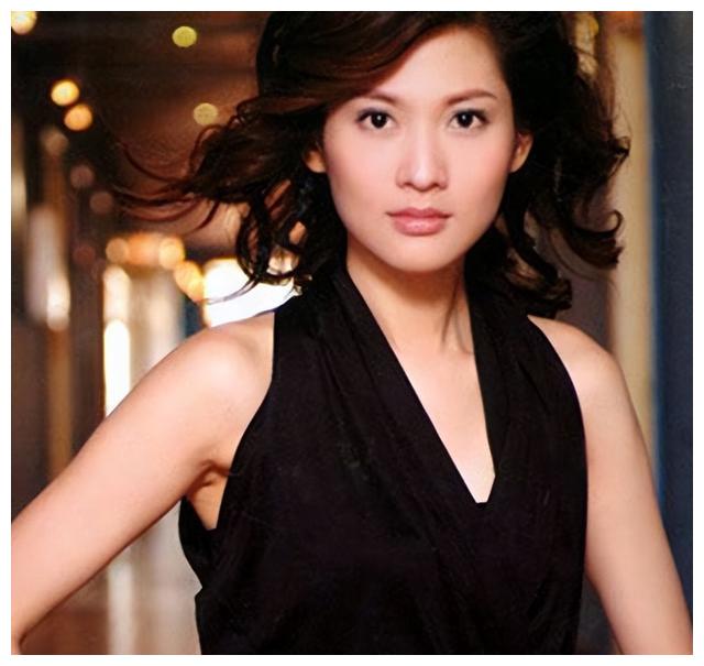 央视女主持人,自毁前程,与冯小刚夜宿8个小时,知三当三